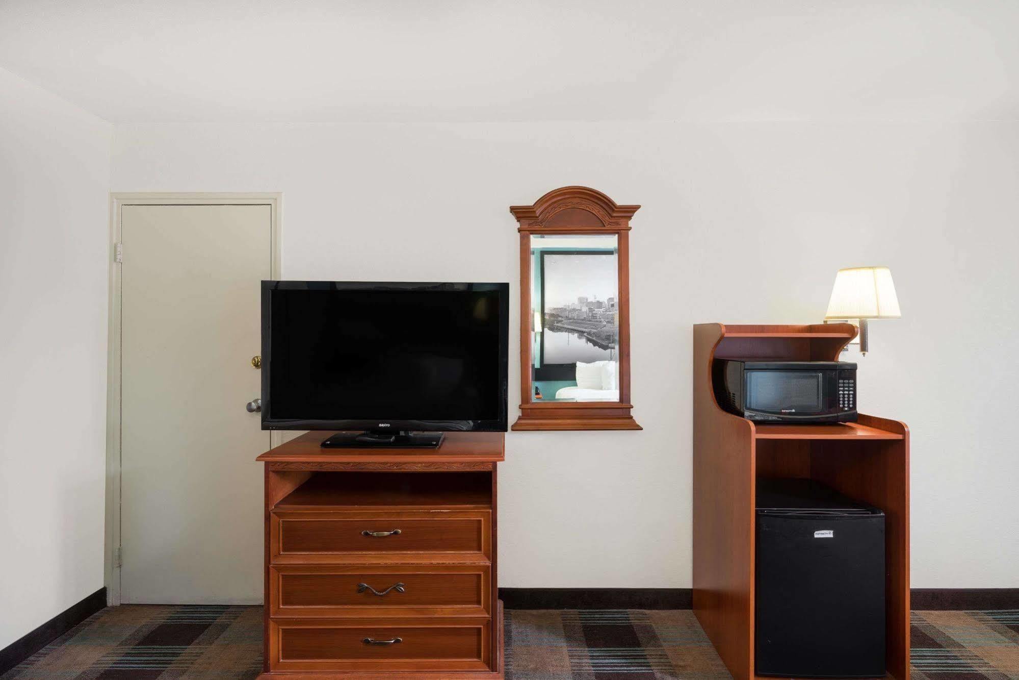 Super 8 By Wyndham Nashville Downtown Ngoại thất bức ảnh